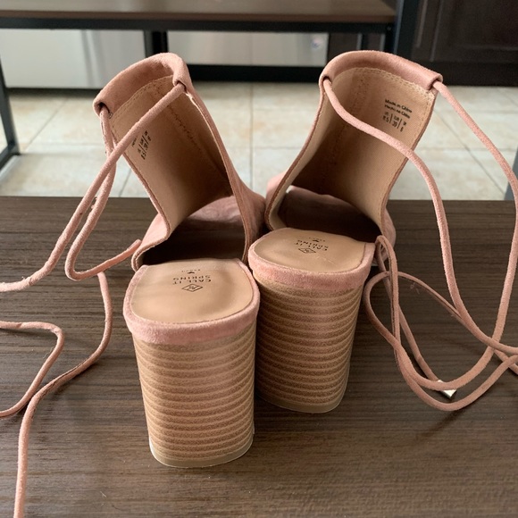Tan/Salmon suede heels. Never worn. Size 8.5 - Picture 2 of 4